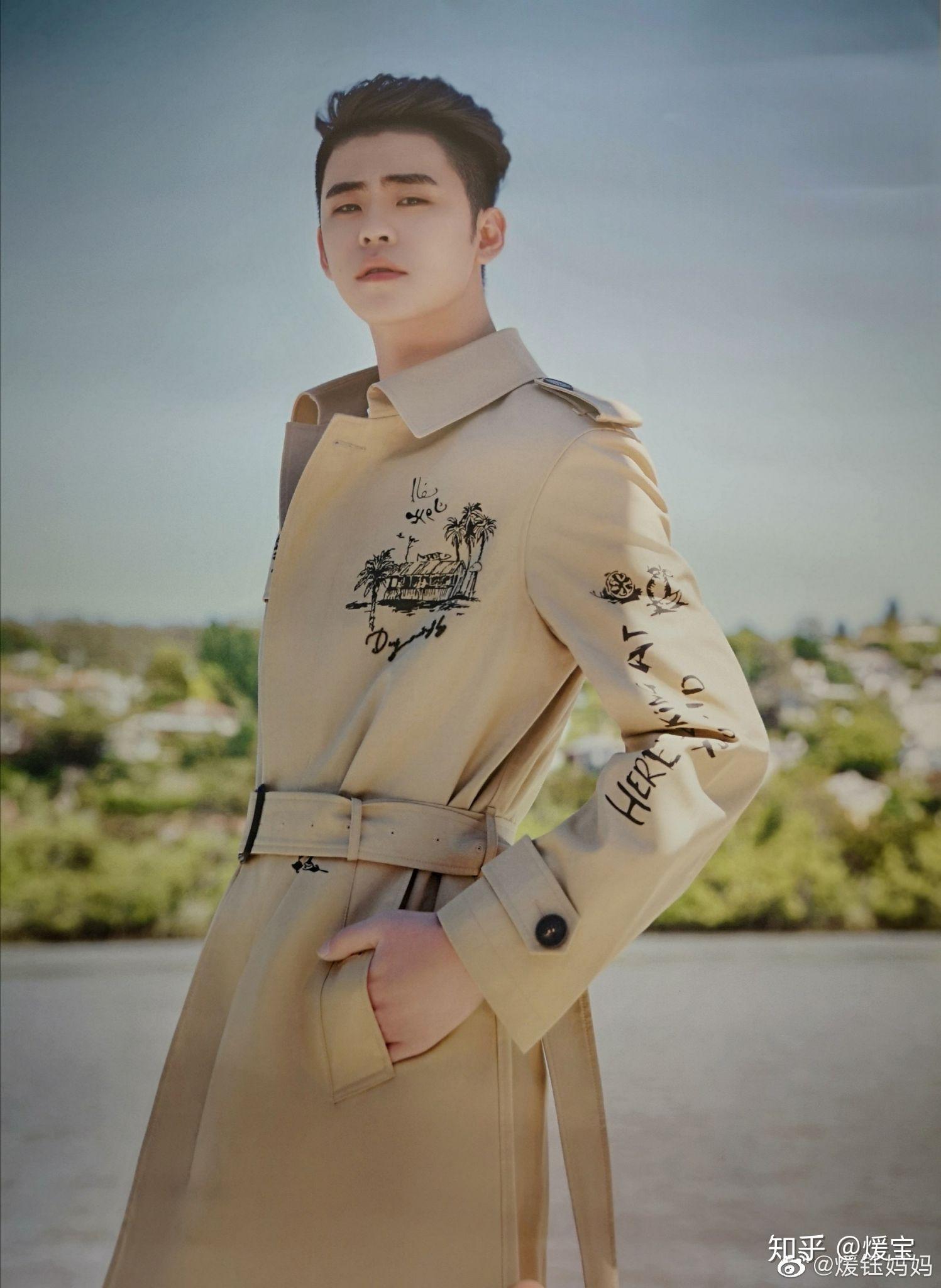 张云雷写真集重塑里面除了写真还有别的例如文字之类的吗求图