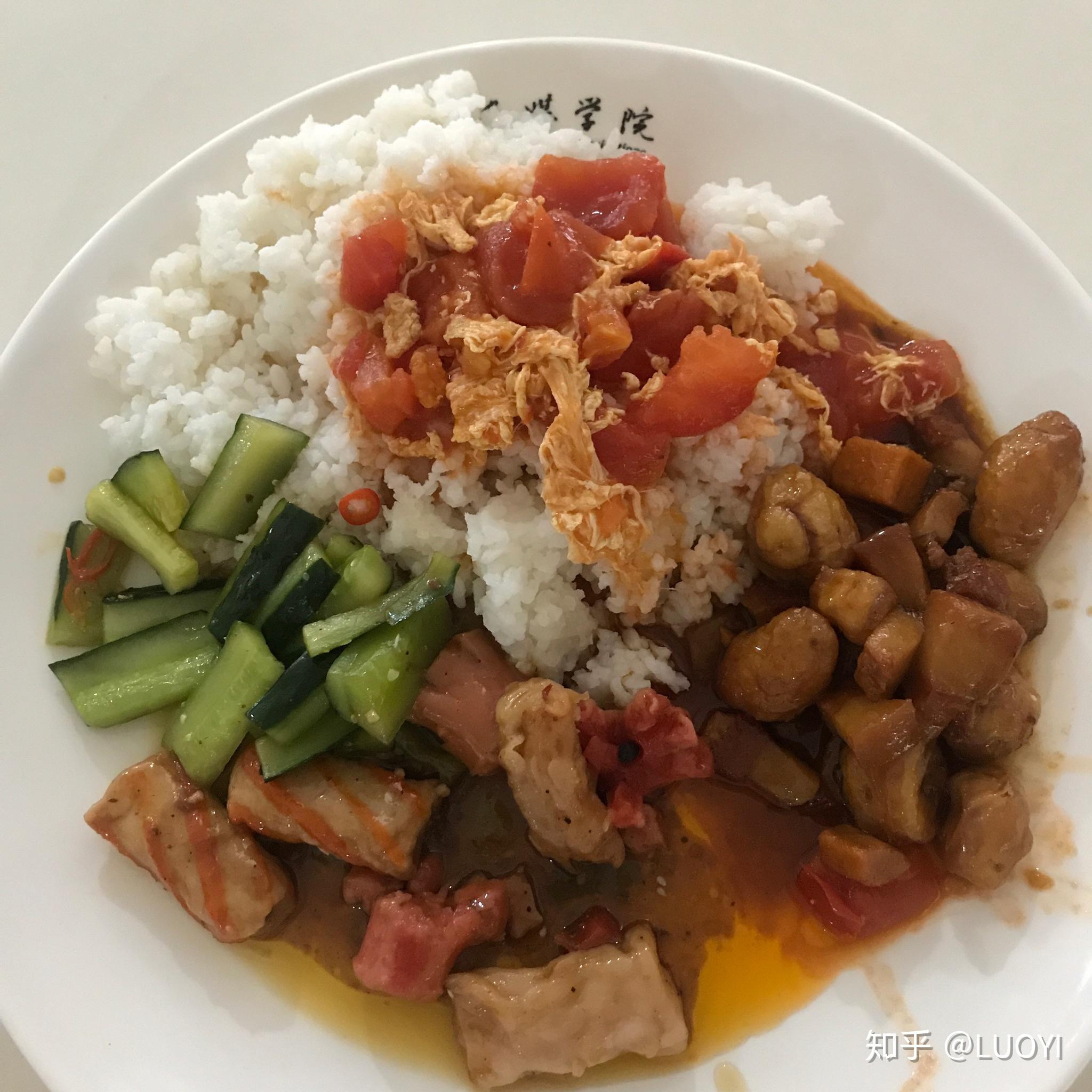 在四川传媒学院里就餐是一种怎样的体验?有什么推荐的食堂和美食?
