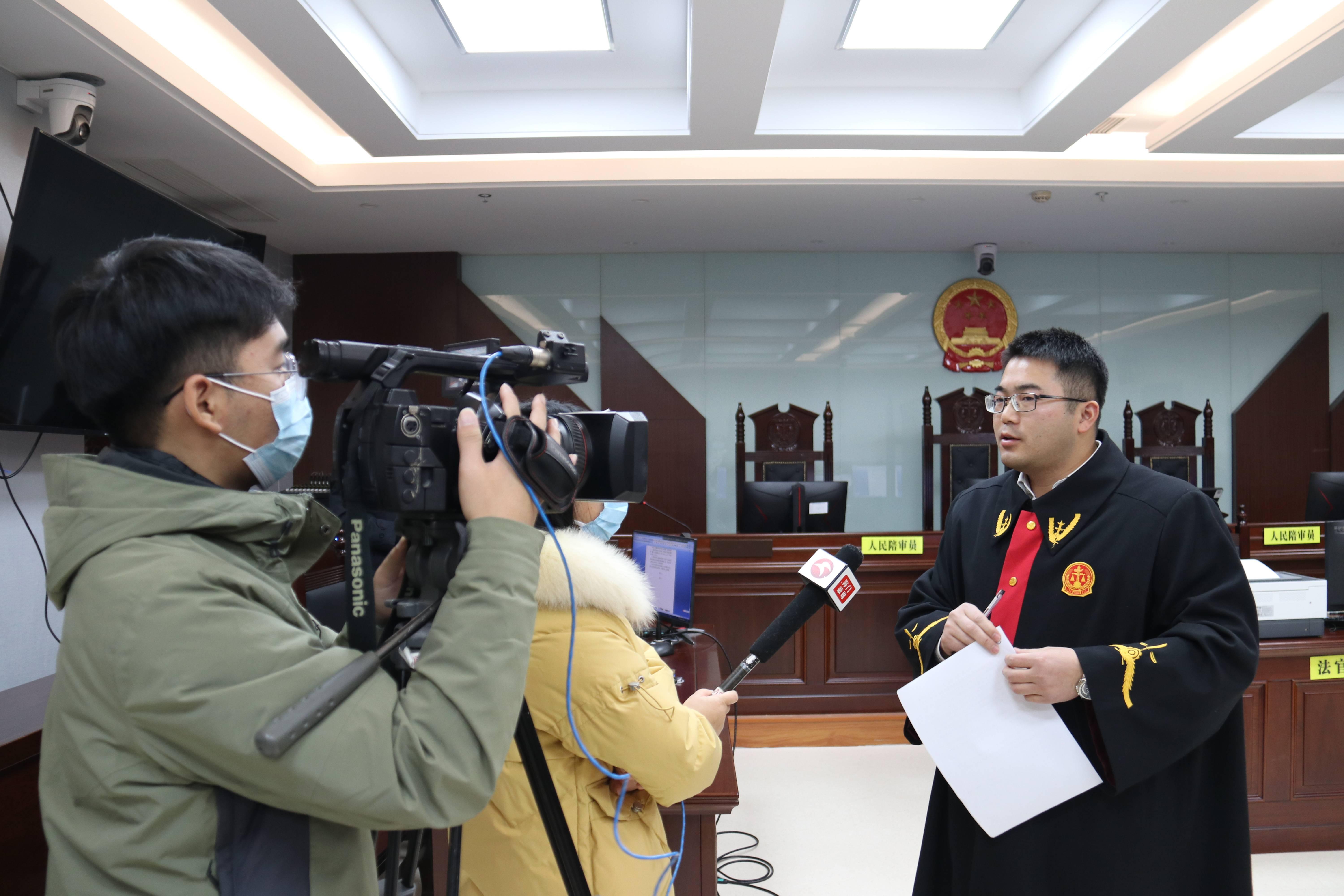 男子缓刑考验期内又诈骗数罪并罚获刑四年半如何从法律角度解读此案件