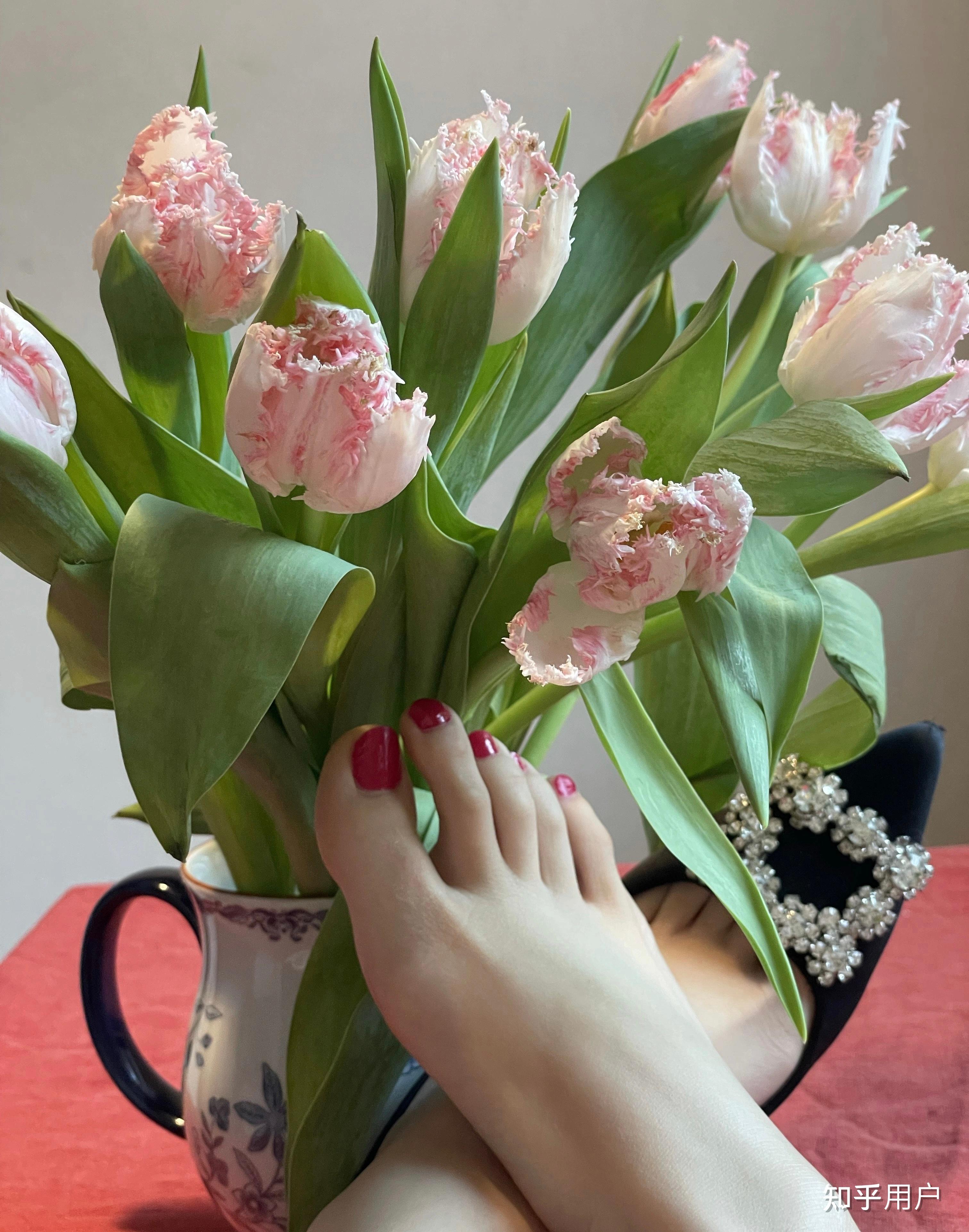 漂亮女生的脚是什么样子的? - 知乎