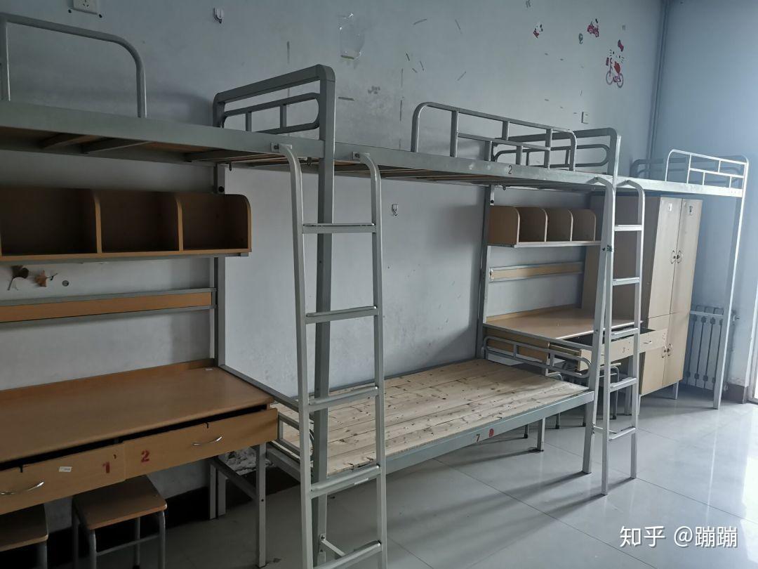 枣庄职业学院薛城校区宿舍八人间是上床下桌吗