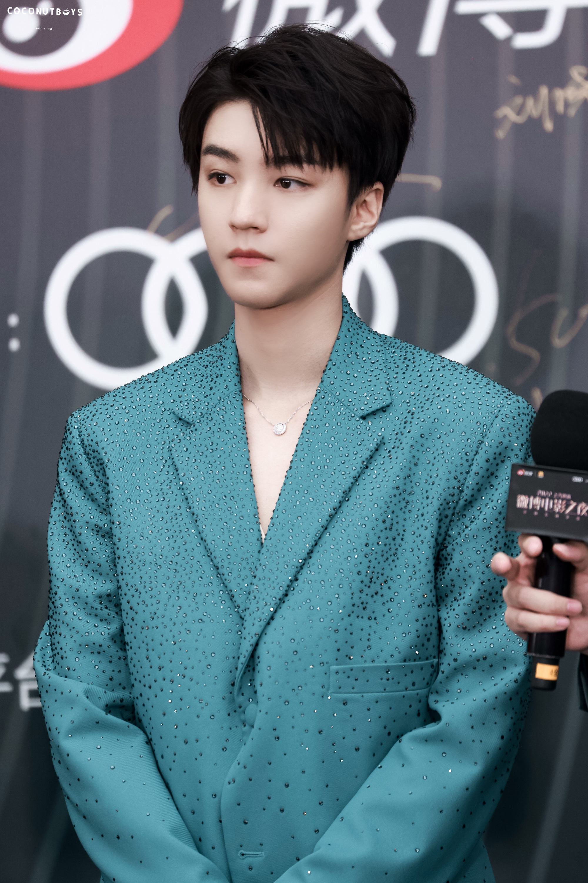 求一求王俊凯的神图(氛围感)? - 知乎