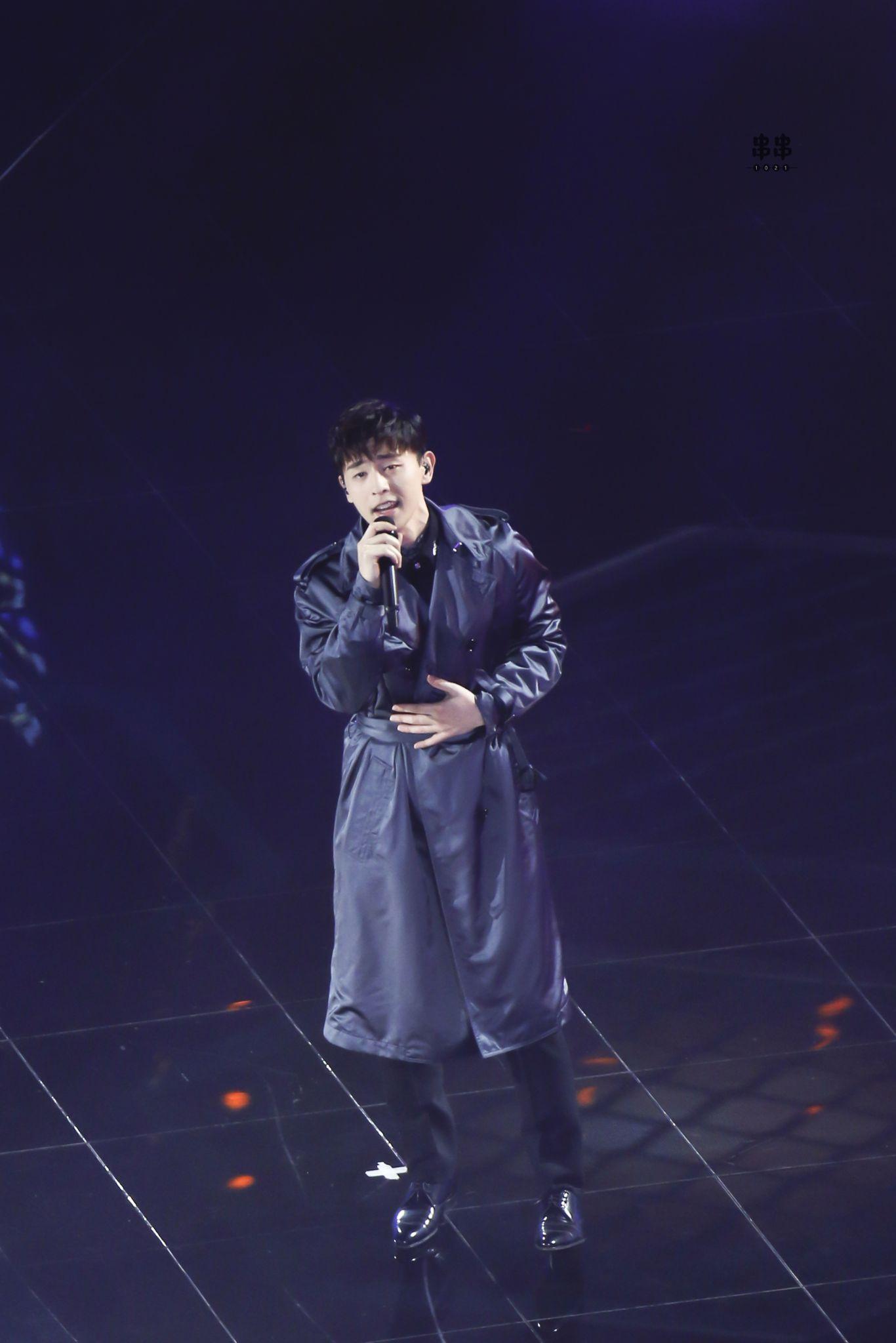 如何评价邓伦跨年唱年少有为这首歌