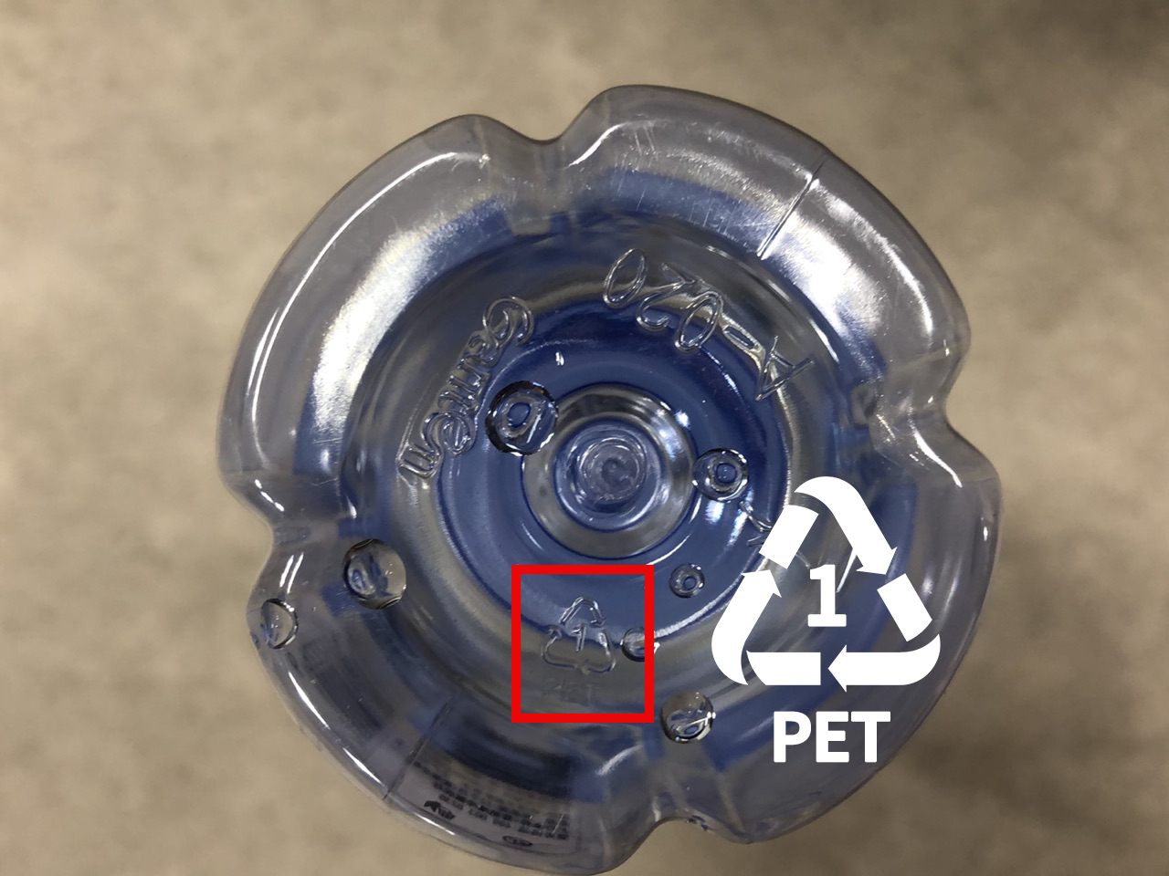 夏天买了一箱矿泉水,放在车中暴晒一天但没打开,能喝吗?