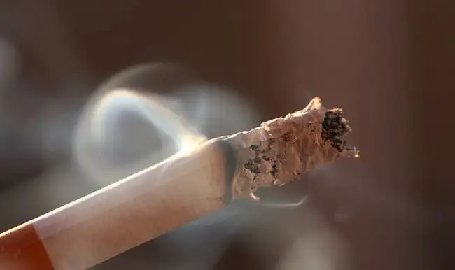一火不点三烟,这些抽烟礼仪你应该了解! - 知乎