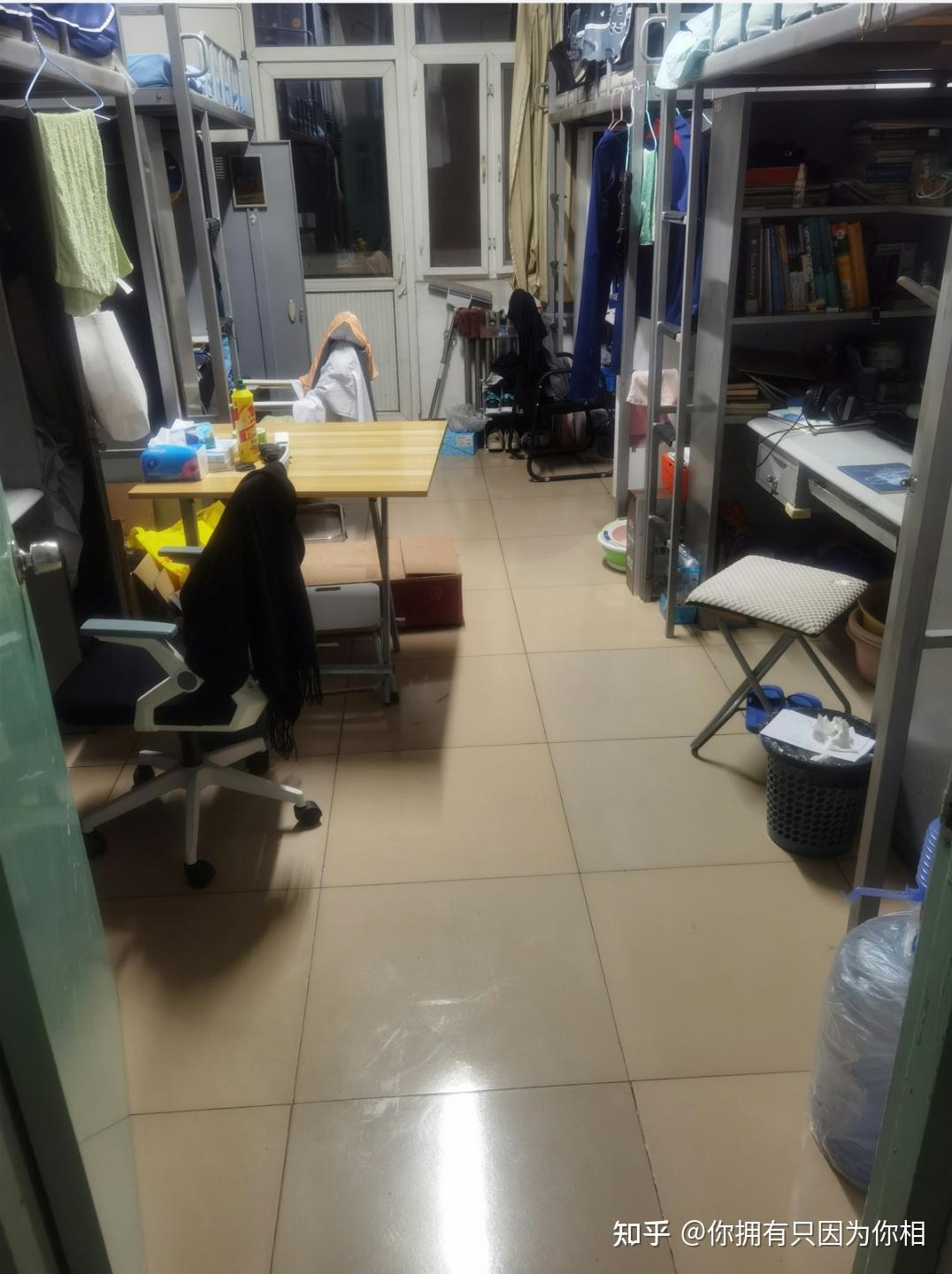 北京理工大学的宿舍条件如何?校区内有哪些生活设施?