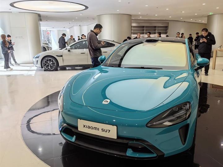 小米电动车su7最晚要到11月才能交付销售太火热