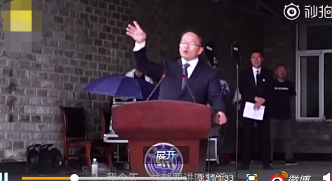 太帅了!开学典礼遇大雨,校长扔演讲稿只说四句话 - 知乎
