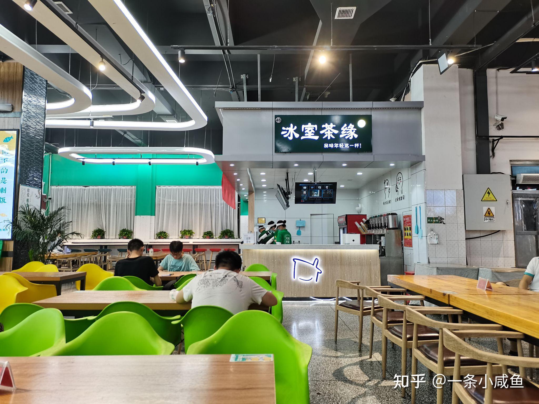 请问河南师范大学食堂和宿舍条件怎么样宿舍东区和西区是按照什么标准