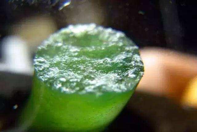 玉破碎后的断面是什么样的是粗糙有白茬