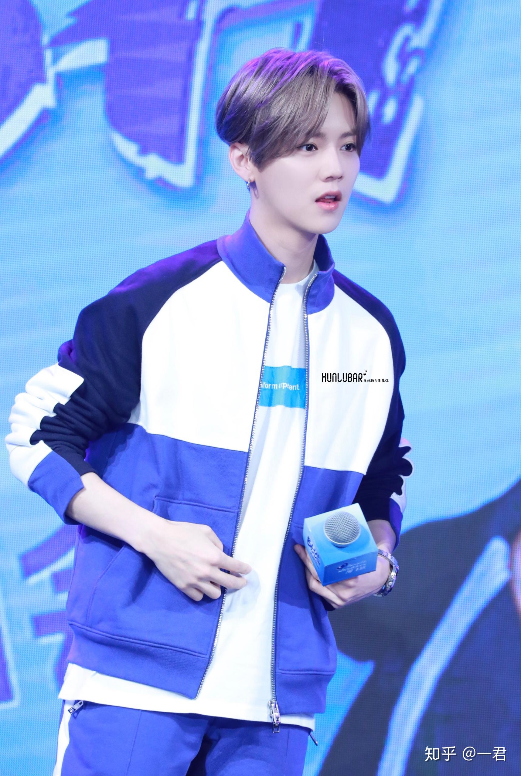 有没有鹿晗比心的照片分享呀? - 知乎