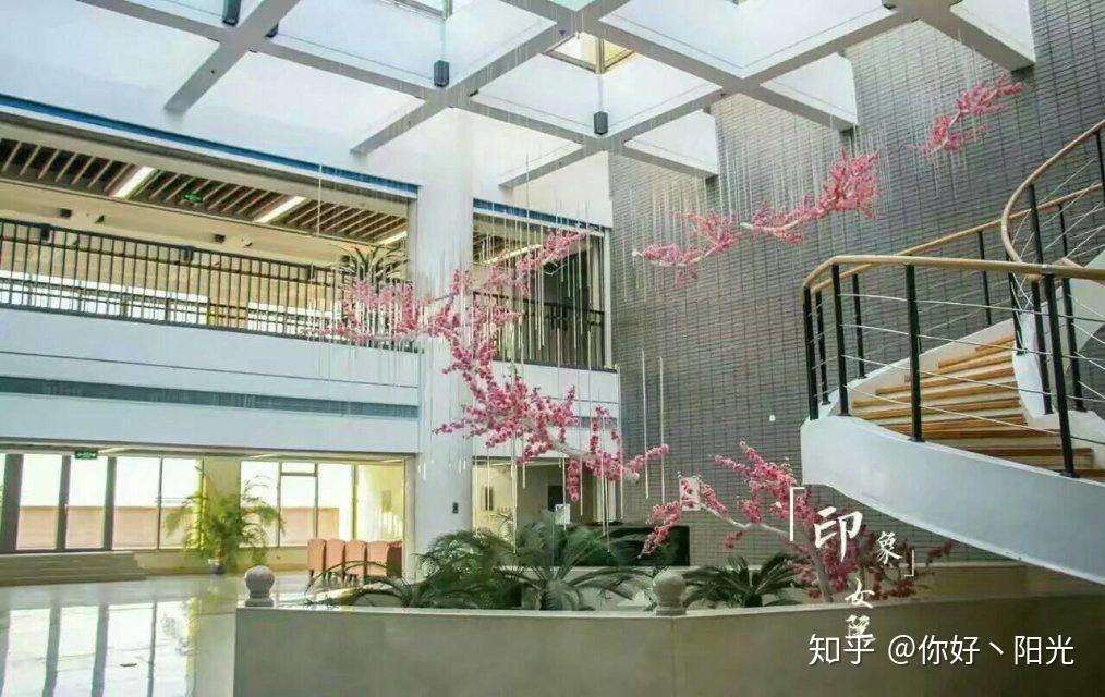 中華女子學院的圖書館或教室環境如何是否適合上自習