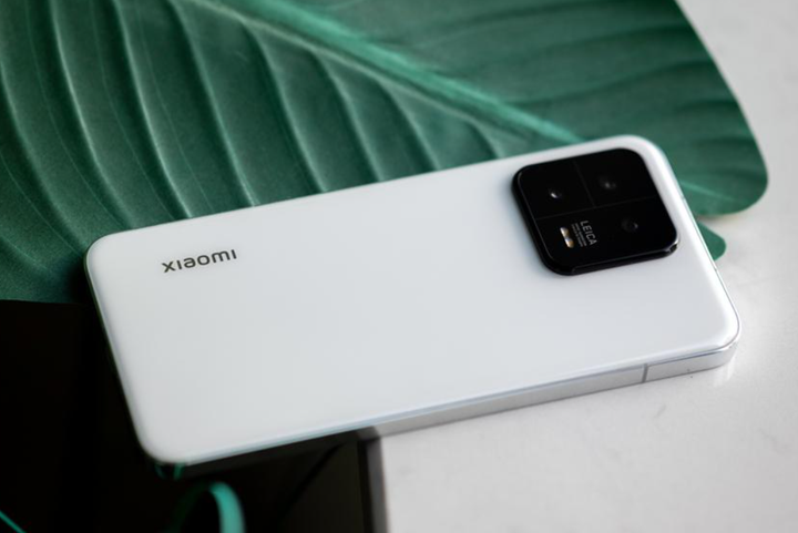 小米高端机突降1650元,骁龙8gen2 徕卡 30倍变焦,却少