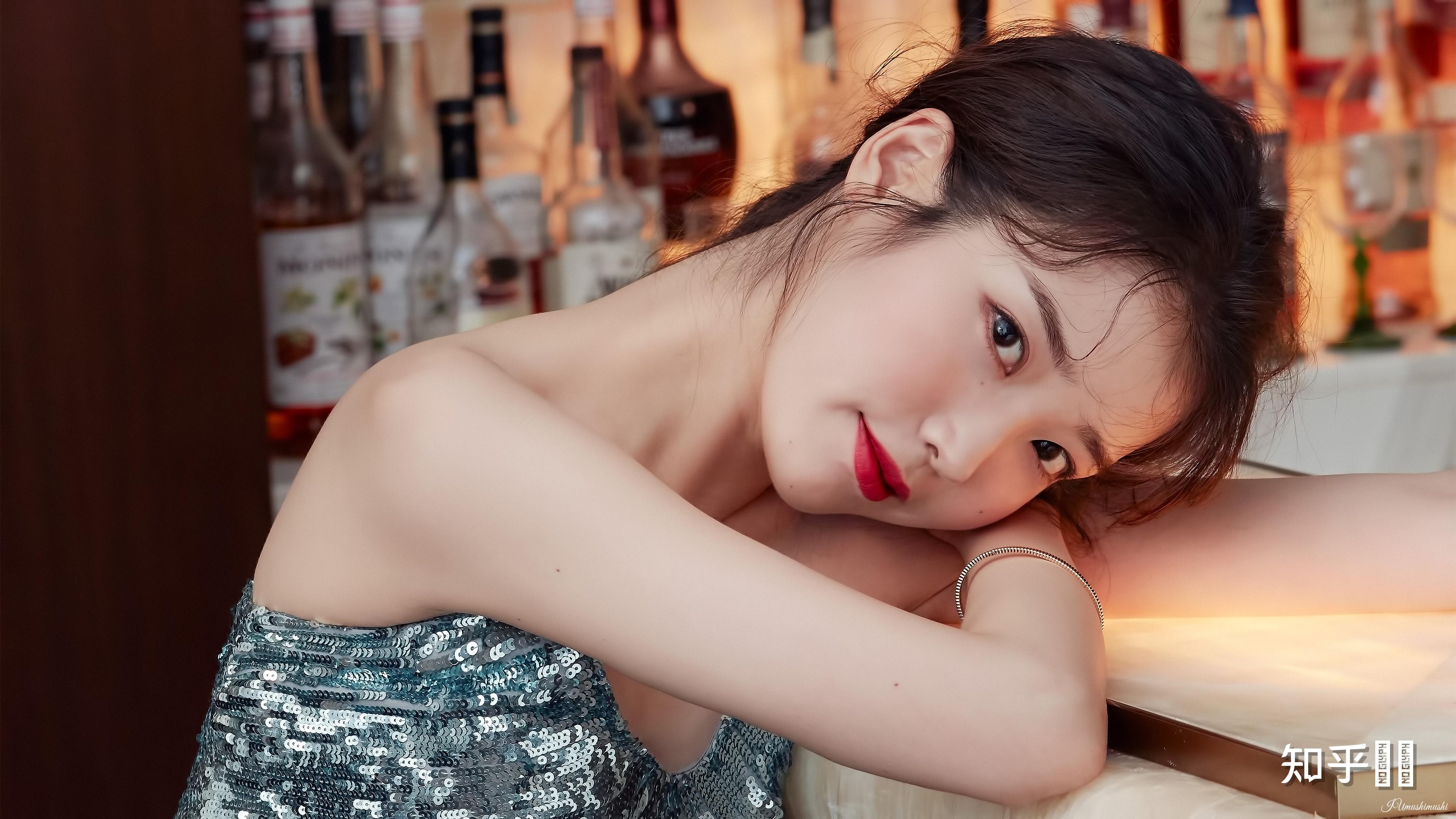 谁有iu的这张图片的高清图