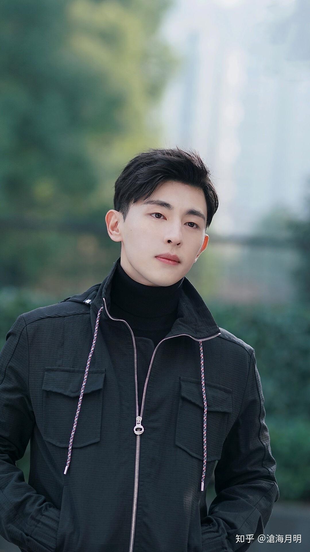 "邓伦风"盛行,你觉得邓伦的时尚表现力如何?