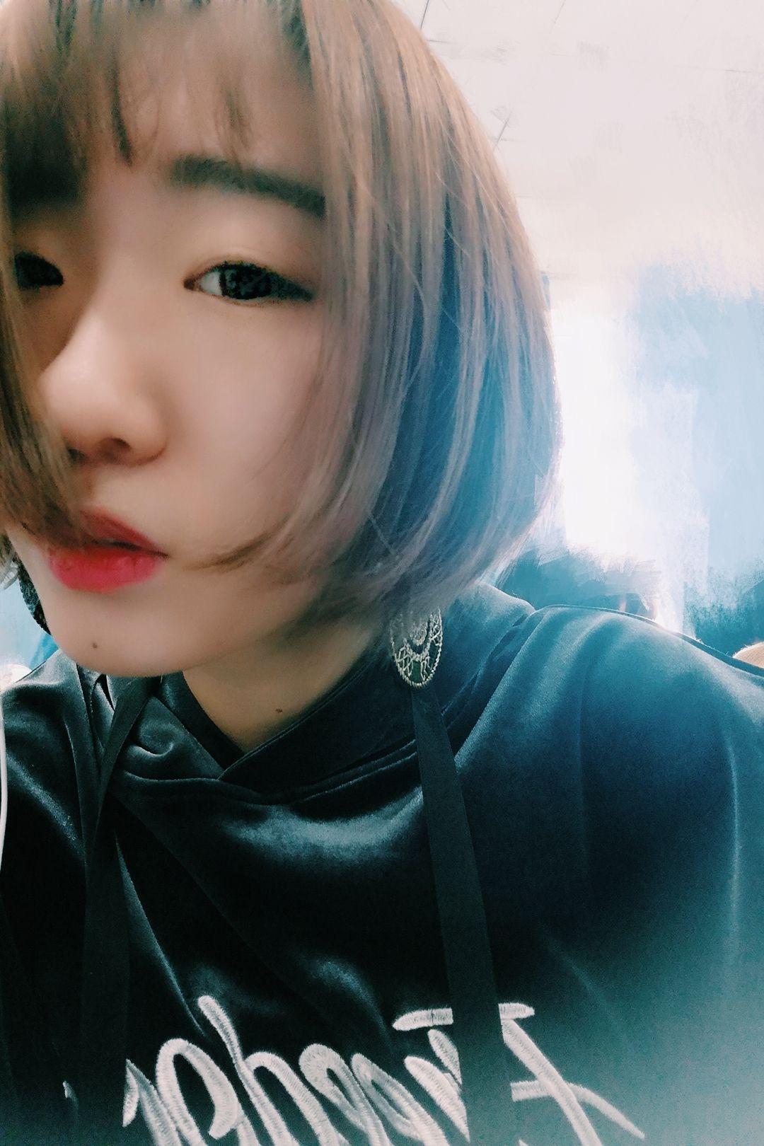 长相中等的女生长什么样子