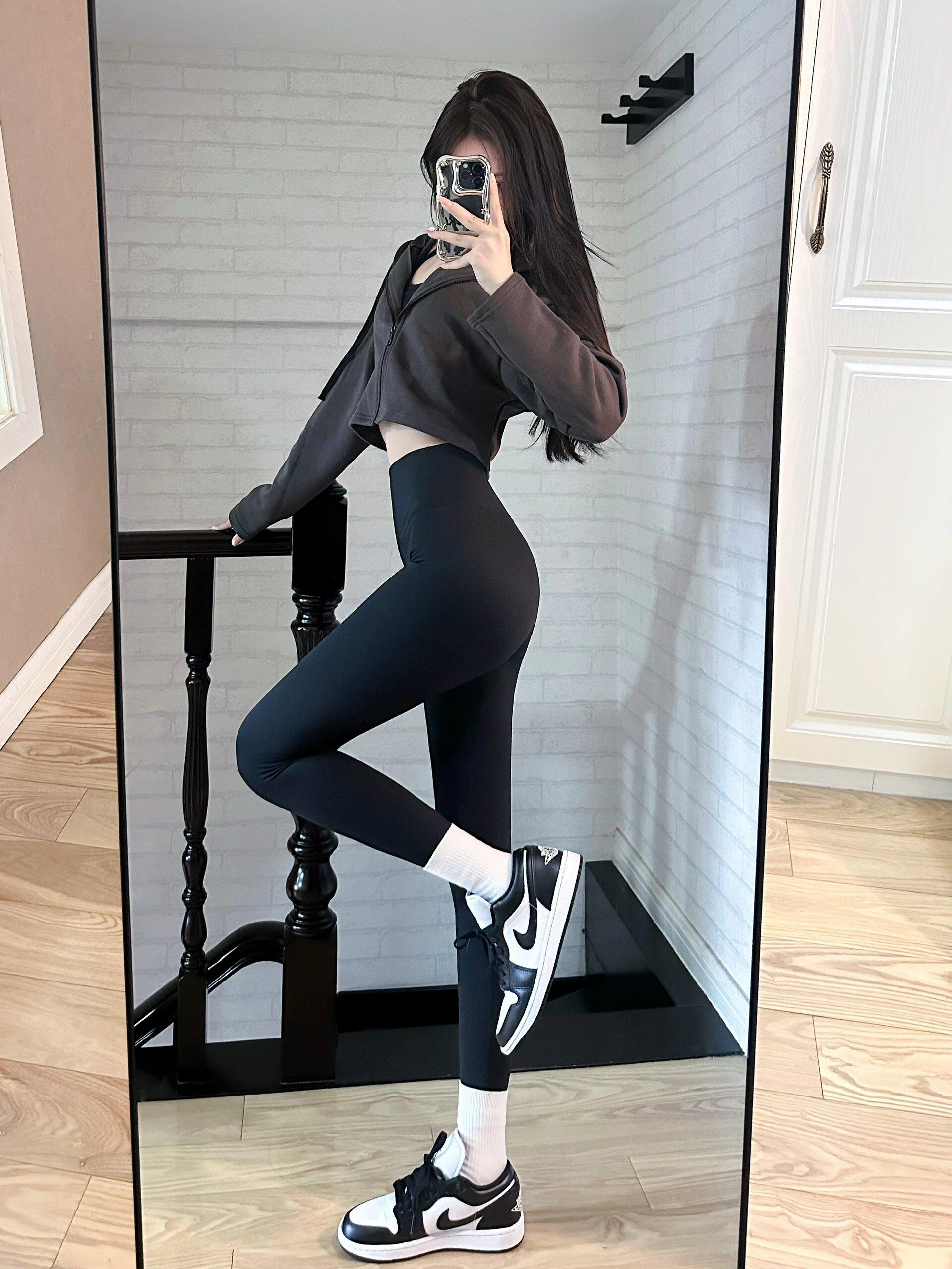 女生穿鲨鱼裤该怎么搭配才好看?