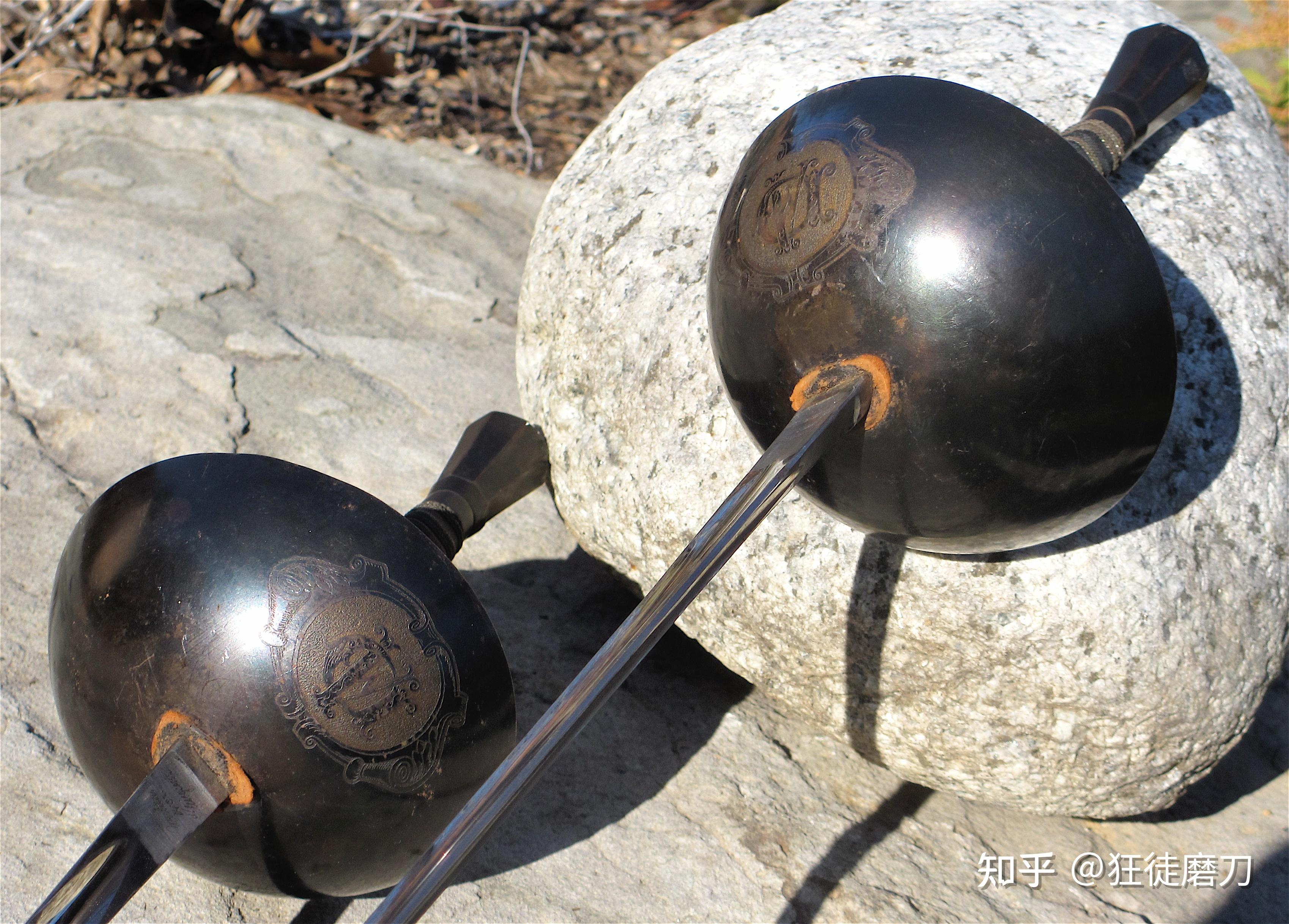 请教一下,为什么欧洲中世纪末期迅捷剑,小剑会成为决斗的主流武器而不