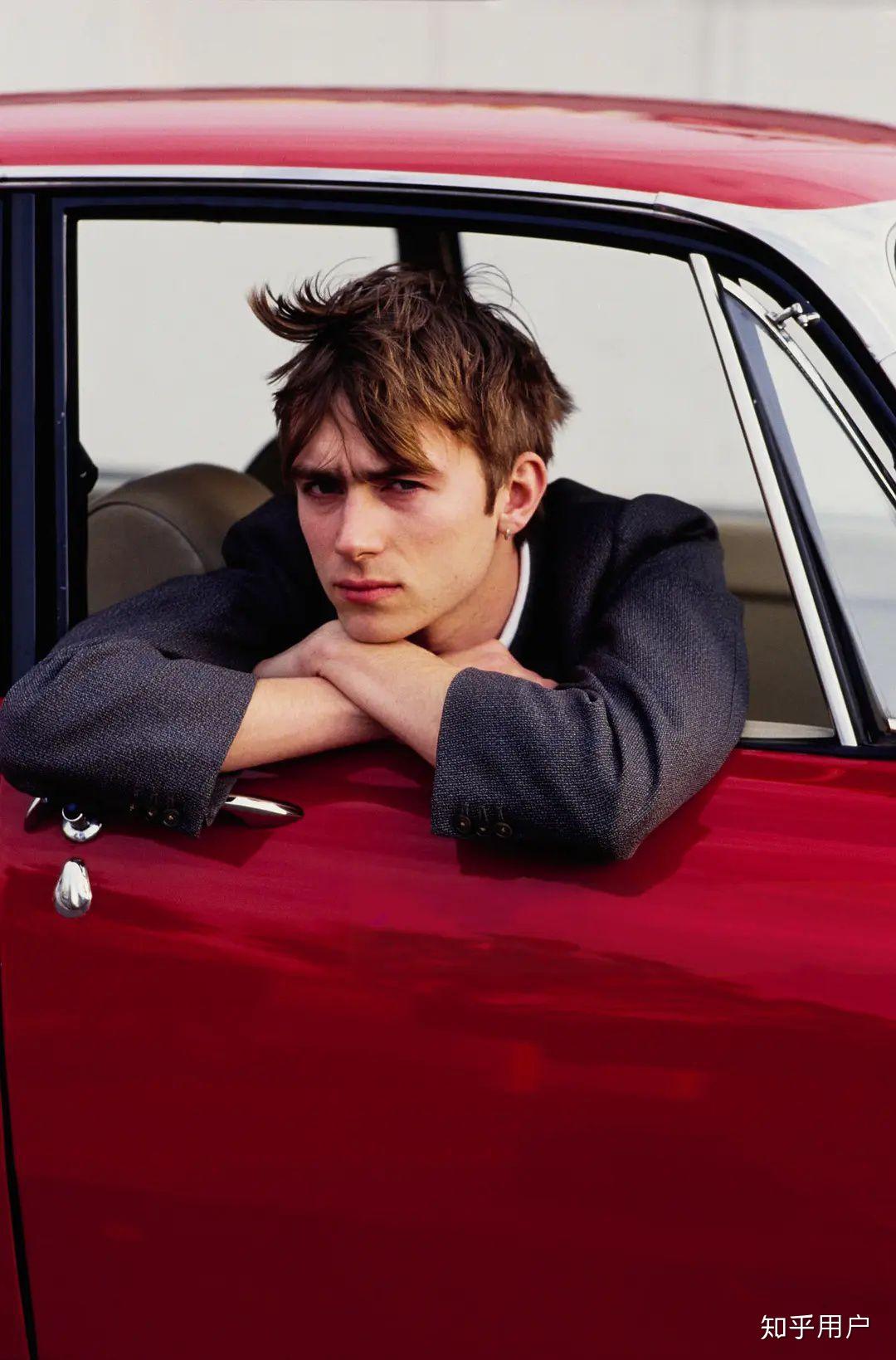 如何客观评价damon albarn的长相?