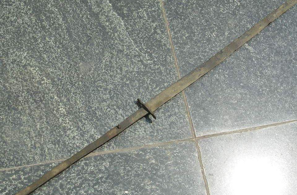 中国古代剑士的单手剑有何优势?短剑柄决定了左手使不上力.