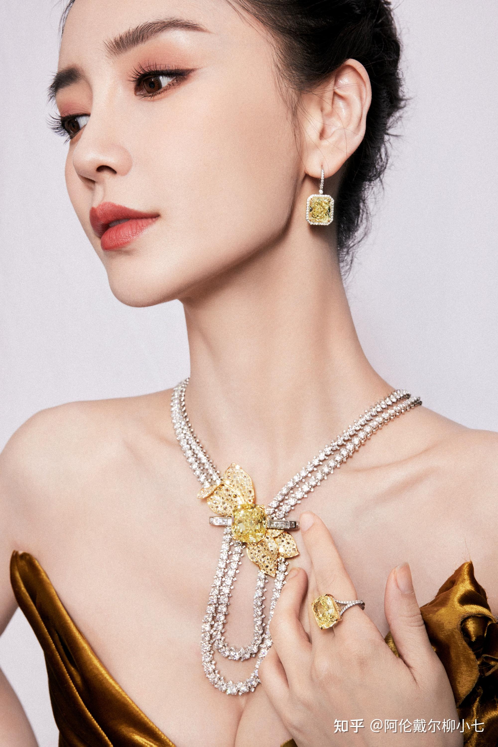 国内女明星有哪些惊为天人的礼服造型?