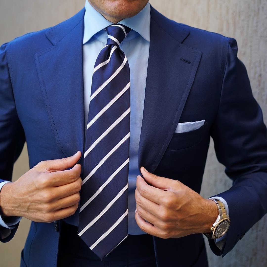 如何看到pdd穿西装上热搜