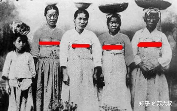 最近传的那个韩国女性服饰老照片胸部一点不遮是真的吗