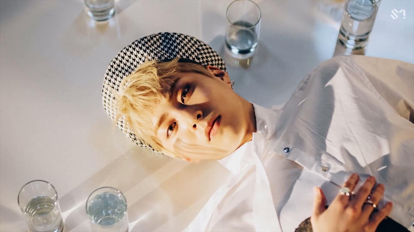 谈谈你对exo-cbx的新歌《花曜日》(blooming day)的mv的理解?