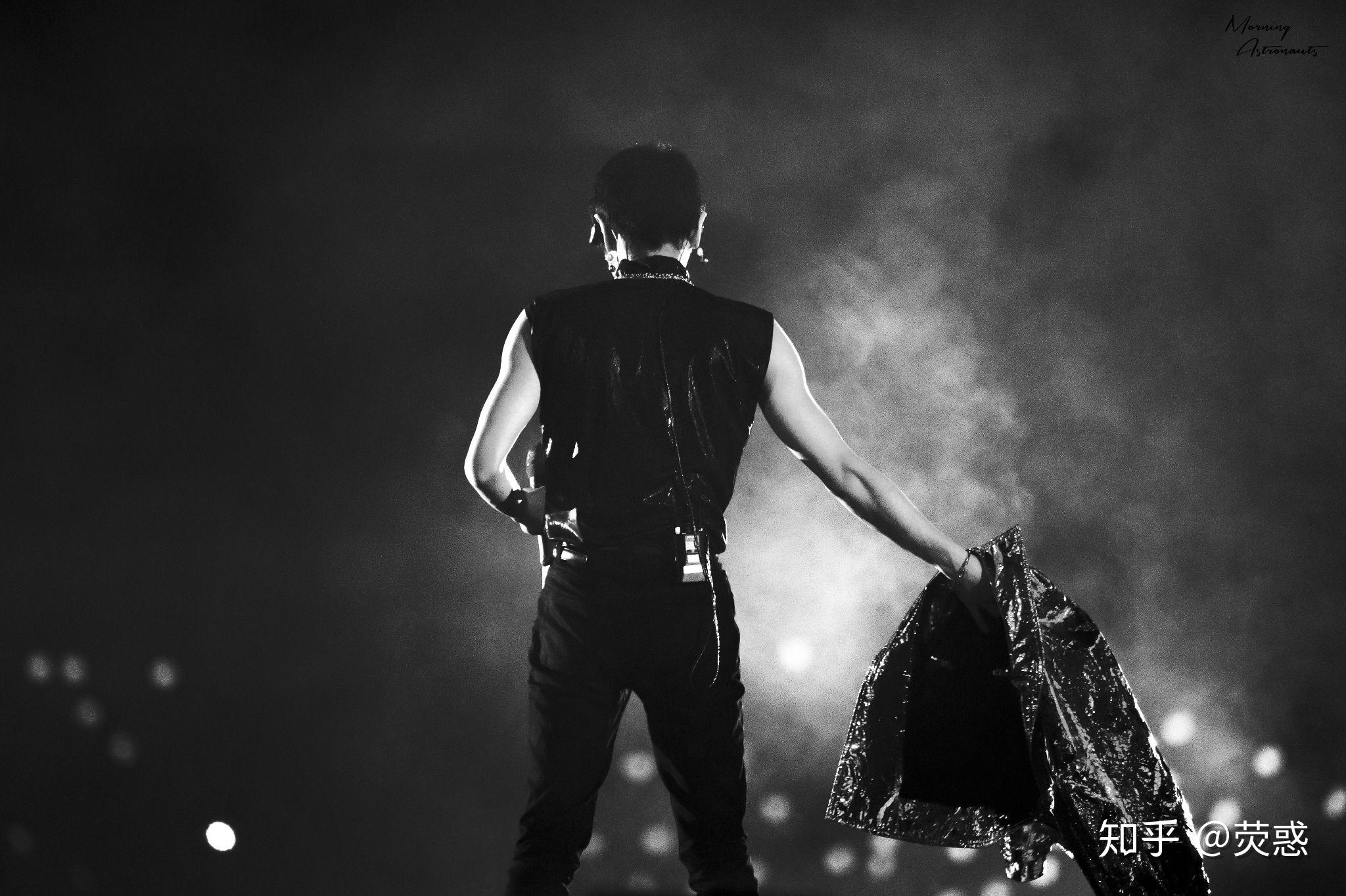 有没有华晨宇的背影图