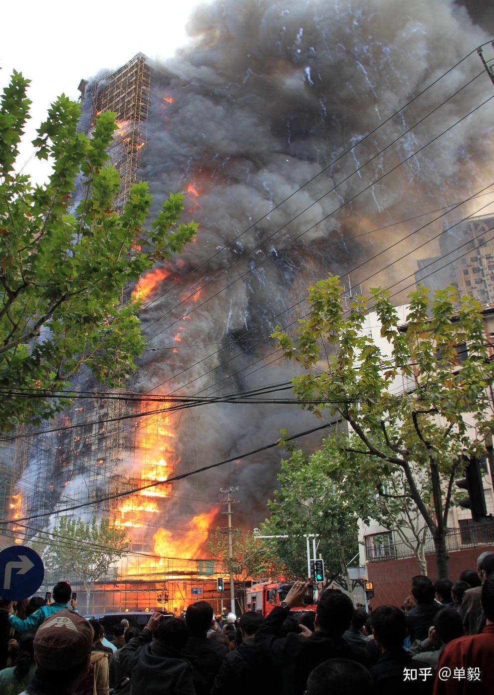 8月27日大连凯旋国际大厦失火目前现场情况如何