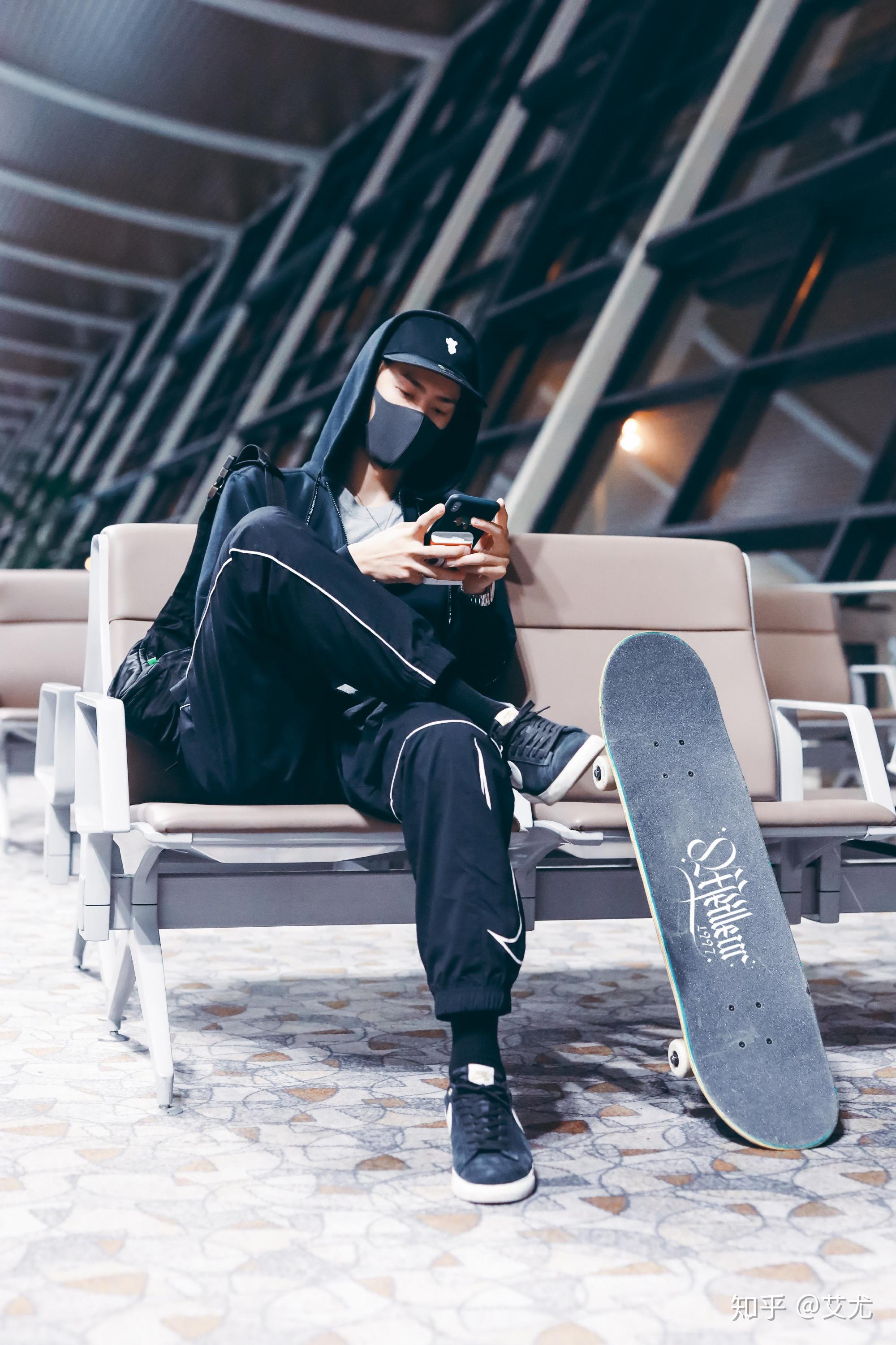 有那些王一博滑滑板的头像的图片啵? - 知乎