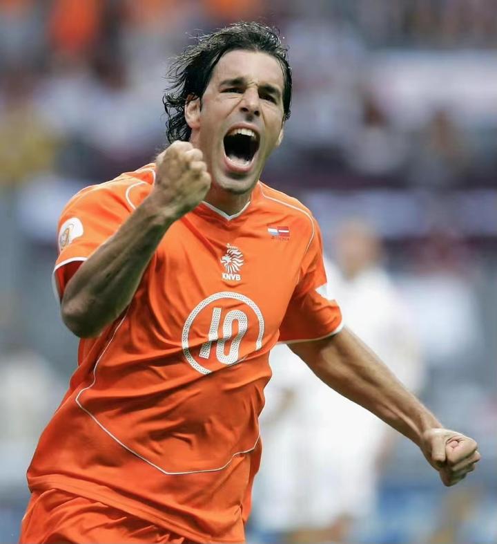 闪耀欧冠的射手——"小禁区之王"鲁德·范尼斯特鲁伊