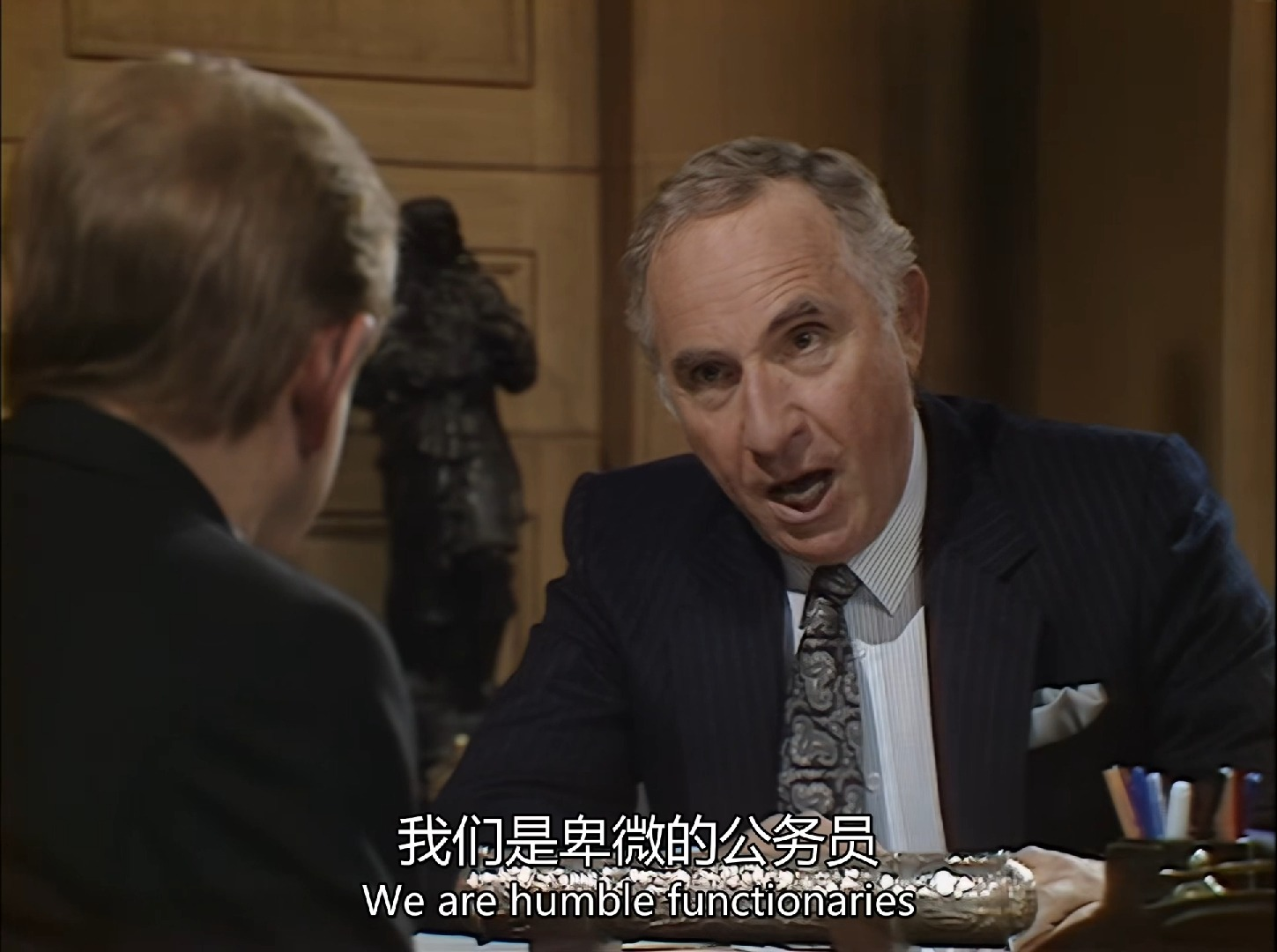 是大臣中汉弗莱为什么总要阻止哈克的计划逻辑在哪呢