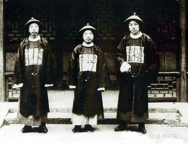 清末から中華民国初期にかけての中国の軍人・政治家袁世凱、ユワンシーカイ）の写真 袁世凱 - Wikipedia