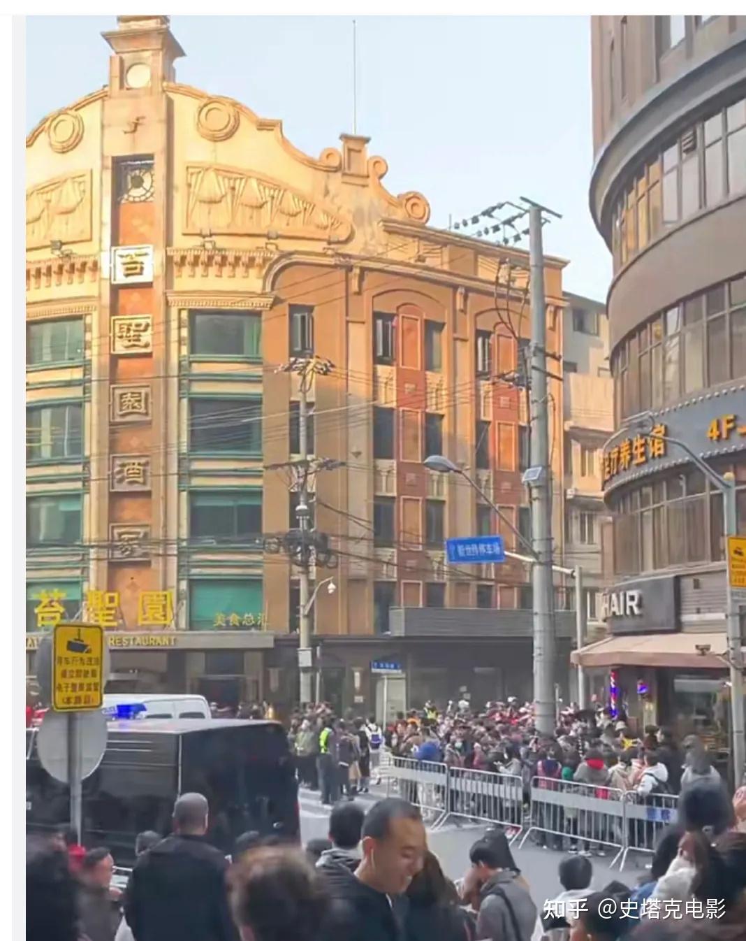同是戴簪花,为啥「较土」的赵丽颖被央视力挺,毛晓彤,陈都灵却没出圈 - 知乎