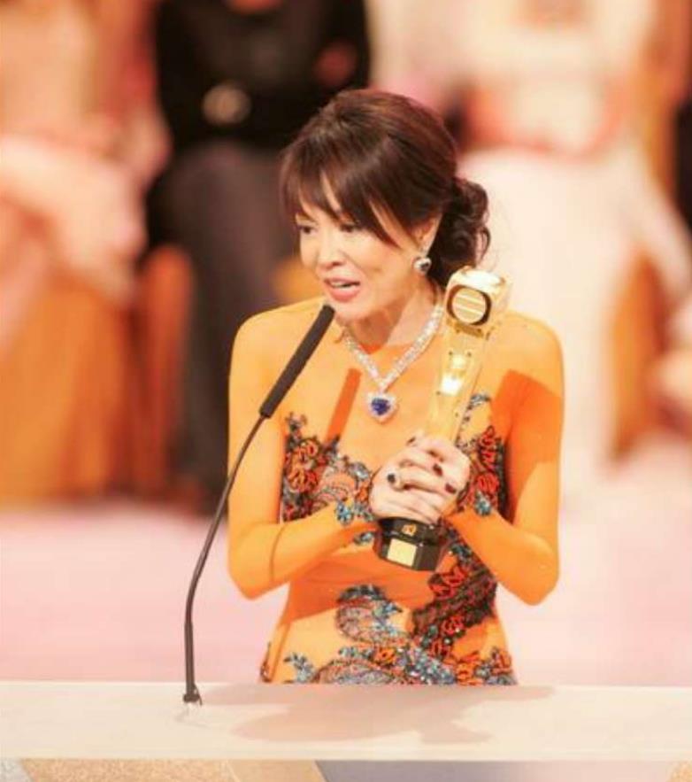 娱乐圈有哪些大姐大的明星? - 知乎