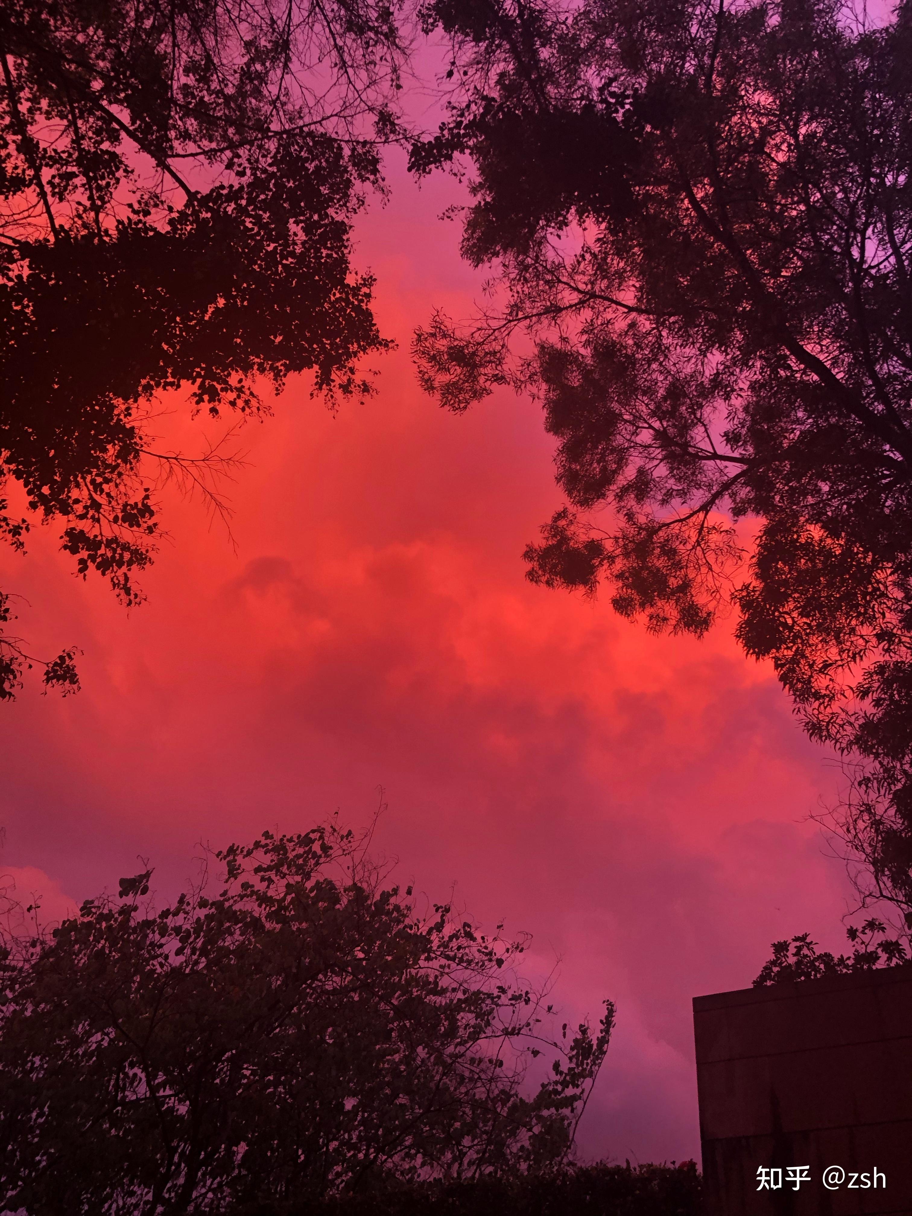 5月 7 日晚浙江舟山出现血红天空,气象局称「是光的折射现象,光源尚不