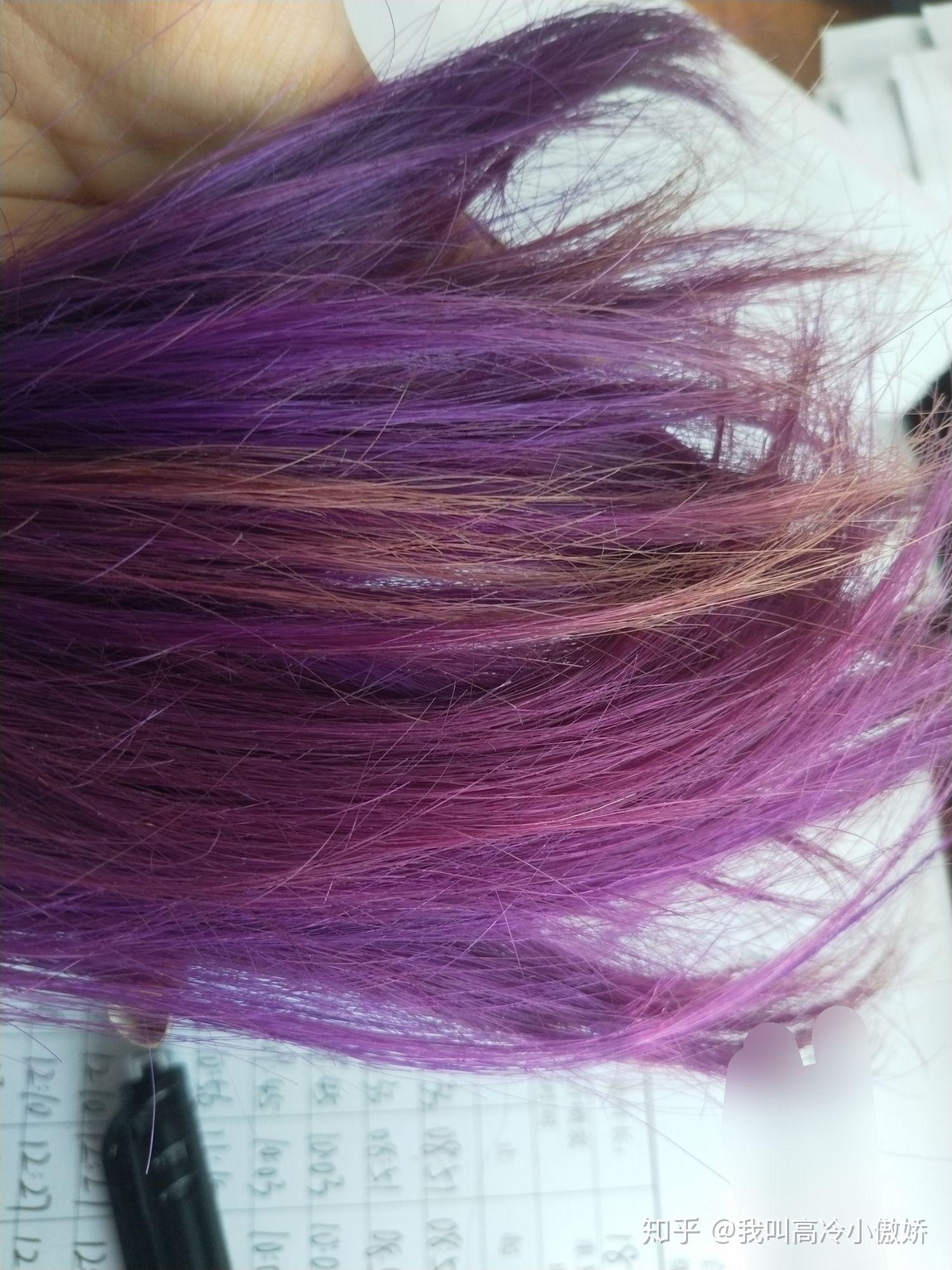深紫色头发紫红色图片