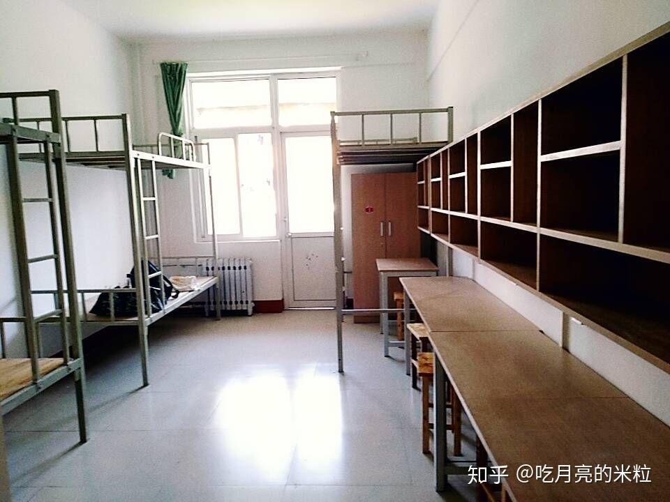曲阜师范大学的宿舍真的有那么破吗可以的话能发图片吗