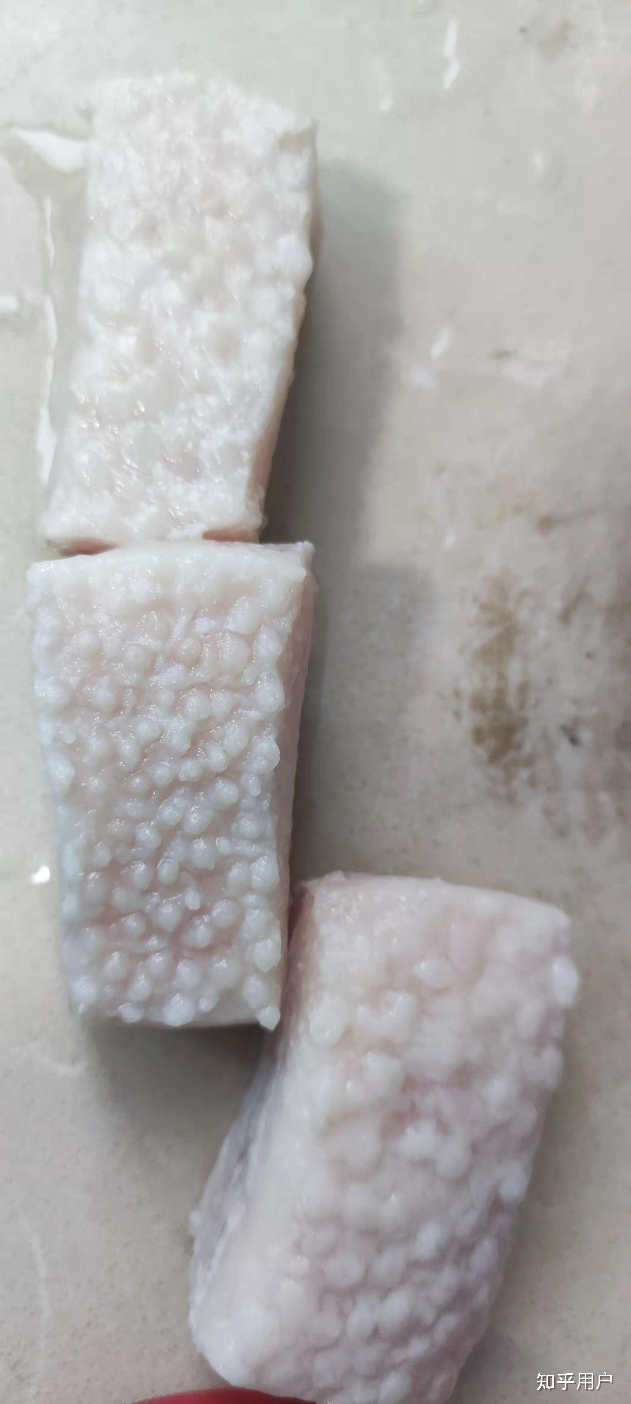 去皮五花肉的肥肉上有小米大小的颗粒,是什么呢? - 知乎