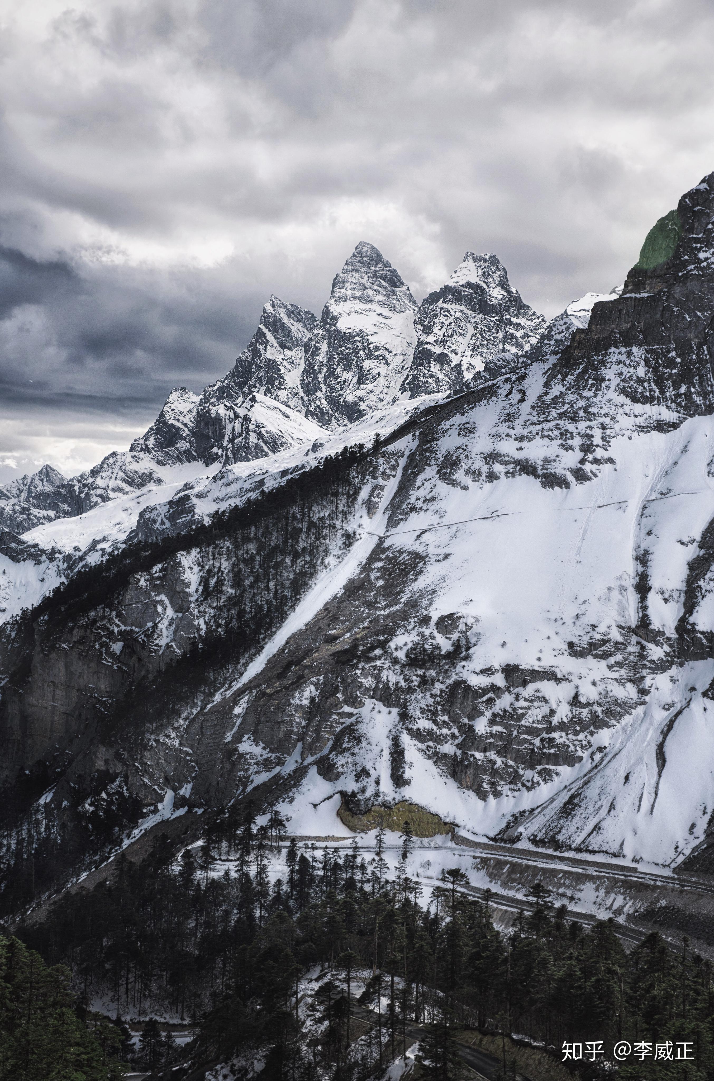 摄影时如何能把山峰的险峻表现出来