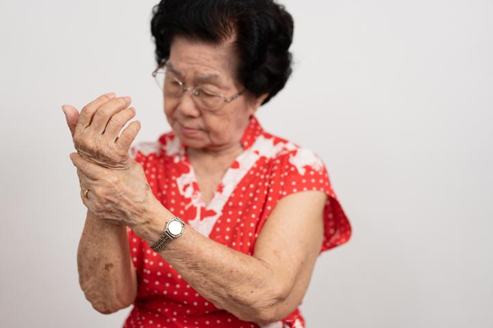 肢体出现麻木是因为邪在于络,中医怎么辨证论治——扎针埋线治疼痛 - 知乎