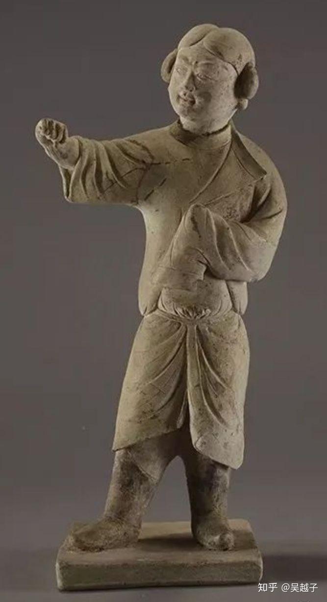 唐代圆领袍中的领应该是《贞观之治》(图一)中的平面形式还是《长安