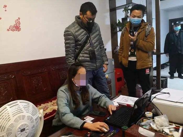 女骗子覃某被抓,充值返利,21天内,诈骗1900万元