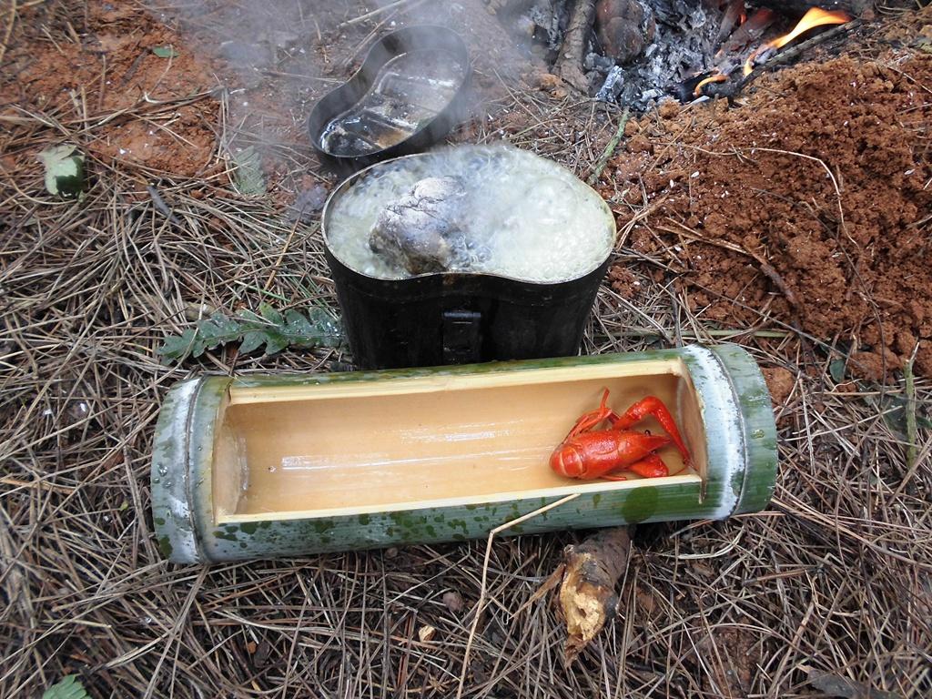 野外生存中用塑料瓶烧开水是怎么做到的