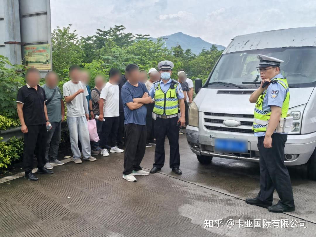 暑期高发!致命超员藏在车窗背后,别把侥幸当平常