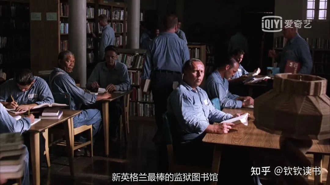 为什么肖申克的救赎里面瑞德前几次老老实实回答问题都驳回假释最后