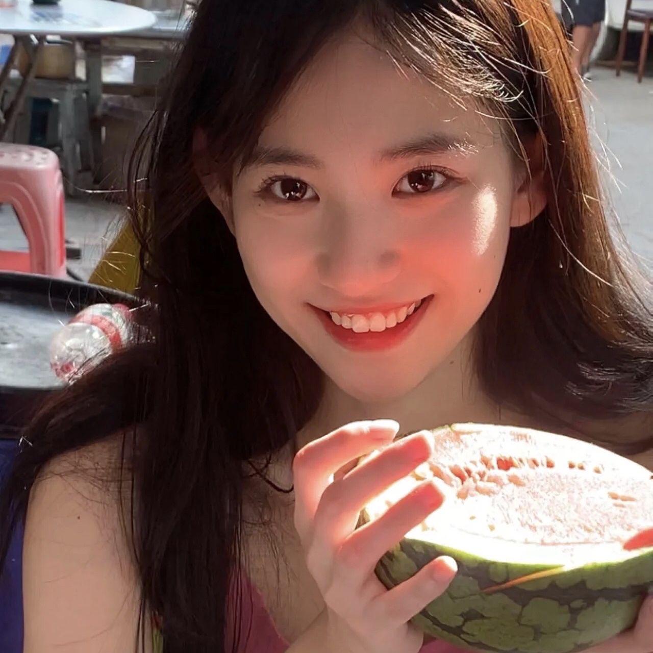 有没有笑得治愈的美女头像