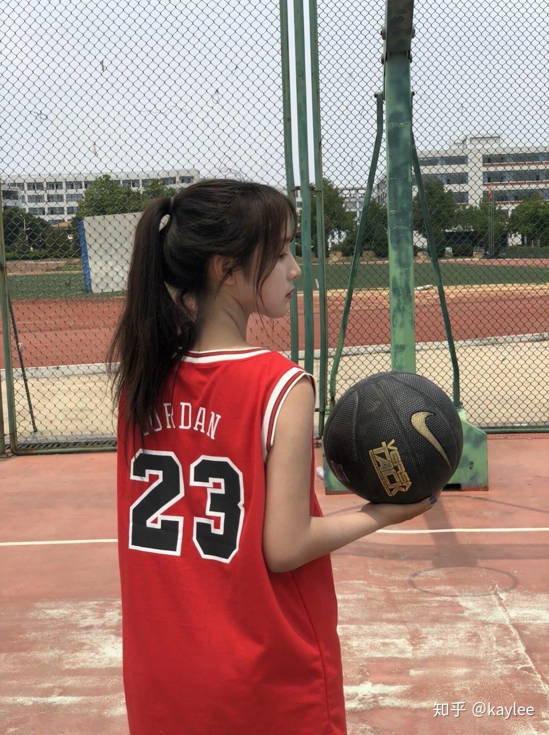 女生打篮球 霸气图片