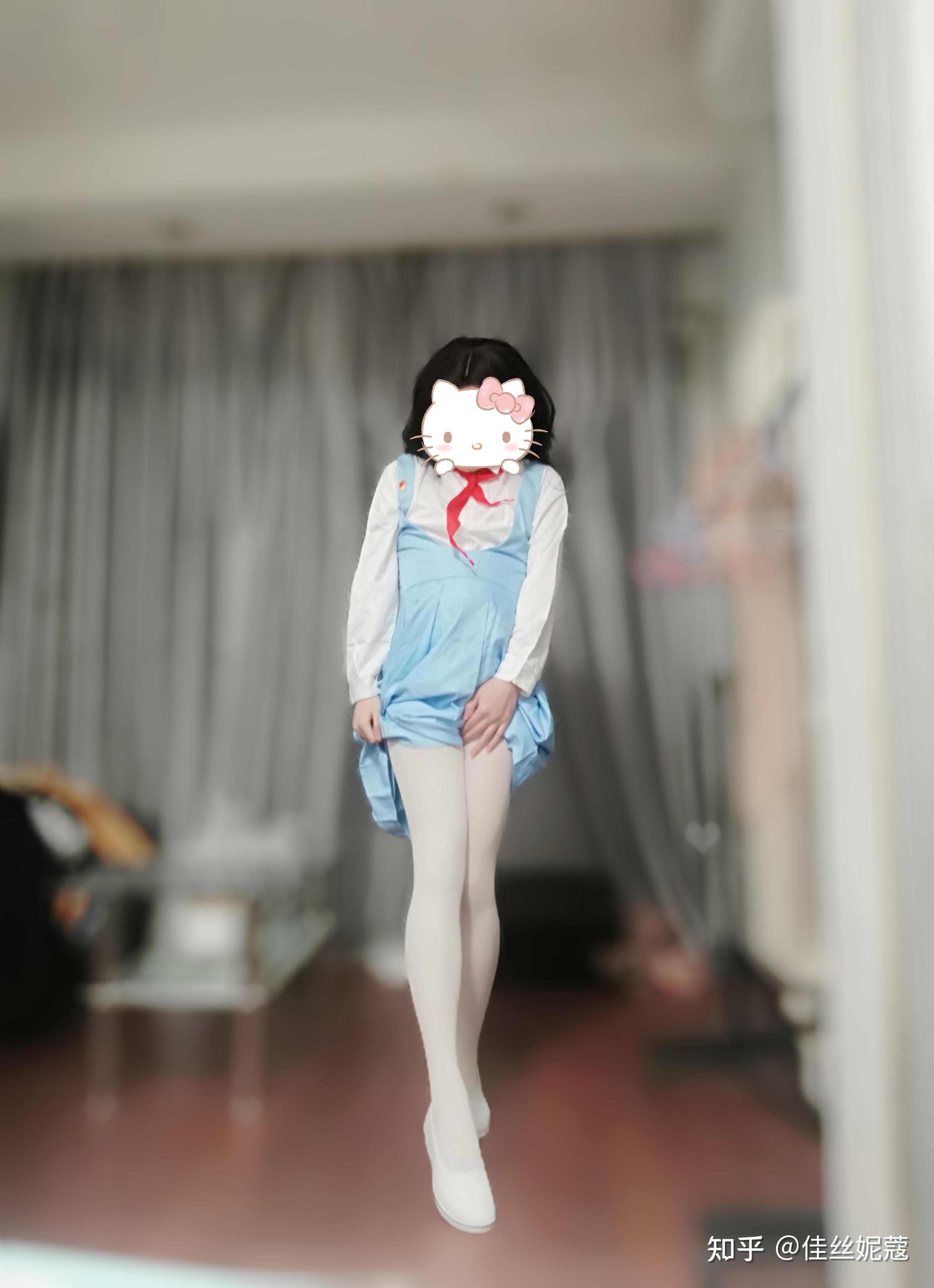 我无意间看到现在小学女生校服